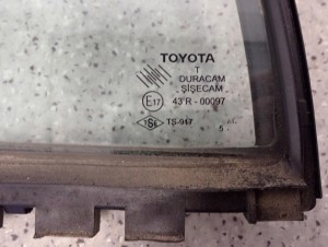 TOYOTA COROLLA E12 KOMBI 04-07 SZYBA TYLNA LEWA 6/6 MINIATURA