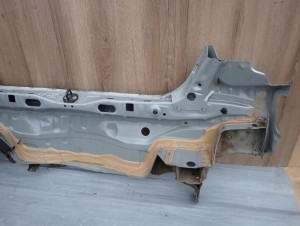 TOYOTA YARIS II 06-11 PAS TYLNY 5/7 MINIATURA