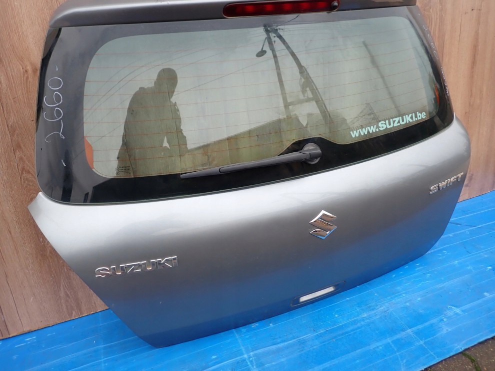 SUZUKI SWIFT MK6 04-09 KLAPA BAGAŻNIKA SZYBA TYLNA ZCD 10/14