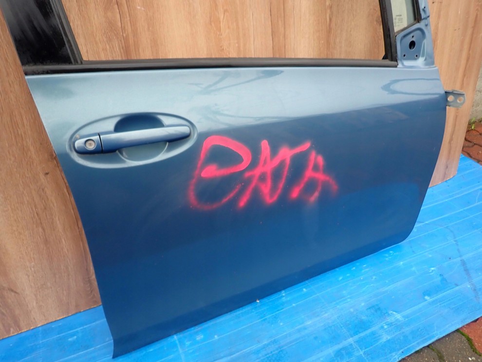 TOYOTA YARIS II 06-11 5d DRZWI PRZEDNIE PRAWE 8T1 4/12