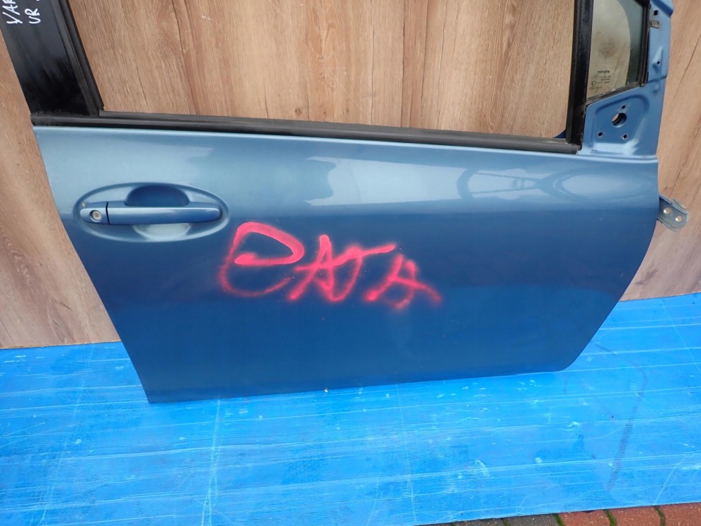 TOYOTA YARIS II 06-11 5d DRZWI PRZEDNIE PRAWE 8T1 6/12