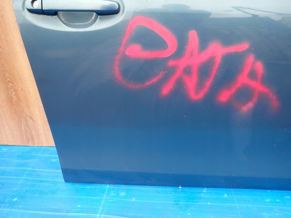 TOYOTA YARIS II 06-11 5d DRZWI PRZEDNIE PRAWE 8T1 10/12