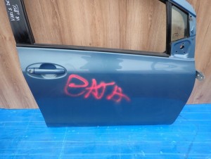 TOYOTA YARIS II 06-11 5d DRZWI PRZEDNIE PRAWE 8T1 2/12 MINIATURA
