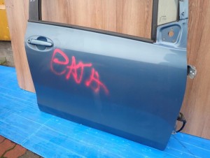 TOYOTA YARIS II 06-11 5d DRZWI PRZEDNIE PRAWE 8T1 3/12 MINIATURA