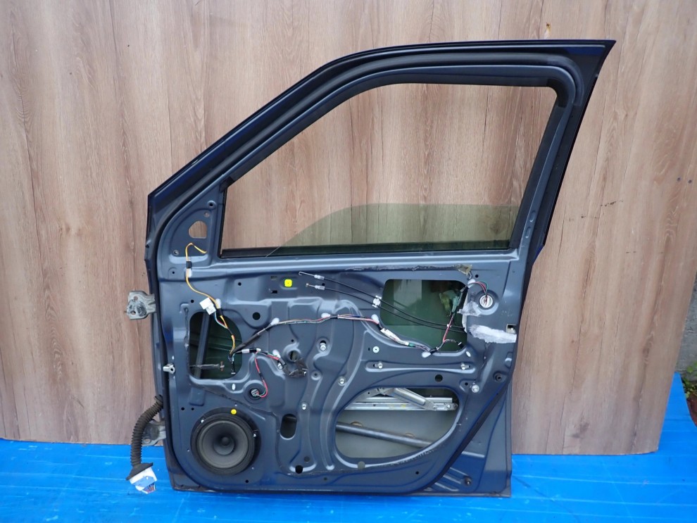 SUZUKI SWIFT 5d MK6 04-09 DRZWI PRZEDNIE PRAWE ZY4 11/11