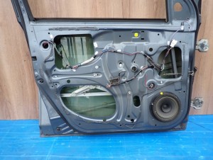 SUZUKI SWIFT 5d MK6 04-09 DRZWI PRZEDNIE LEWE ZY4 10/10 MINIATURA