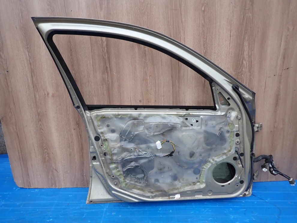 NISSAN ALMERA N16 00-06 DRZWI PRZEDNIE LEWE EY2 9/10