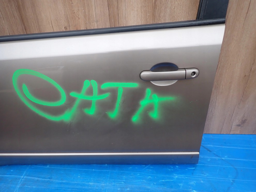 NISSAN NOTE E11 06-12 DRZWI PRZEDNIE LEWE C30 4/10