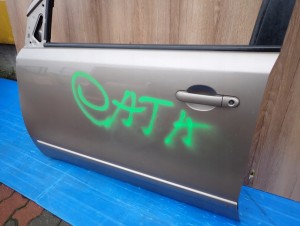 NISSAN NOTE E11 06-12 DRZWI PRZEDNIE LEWE C30 5/10 MINIATURA