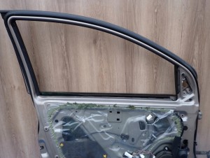 NISSAN NOTE E11 06-12 DRZWI PRZEDNIE LEWE C30 10/10 MINIATURA