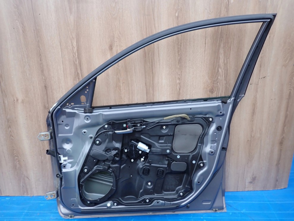 MAZDA3 MAZDA 3 BK HB 03-07 DRZWI PRZEDNIE PRAWE 32S 7/8