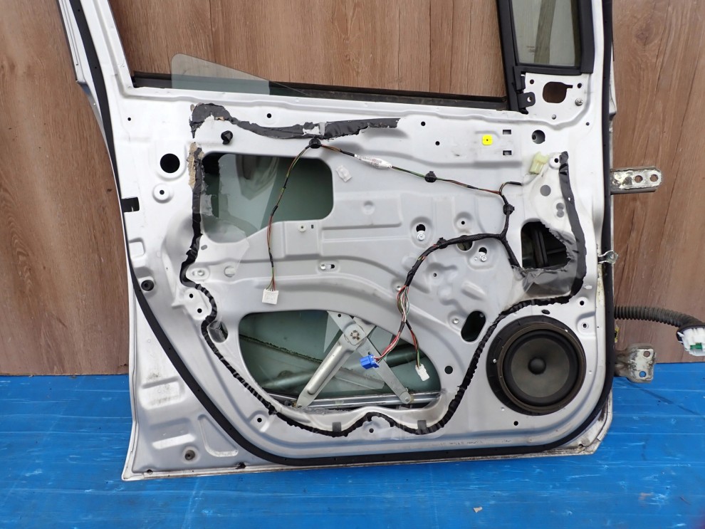 SUZUKI SPLASH 08-14 DRZWI PRZEDNIE LEWE ZCC 11/11