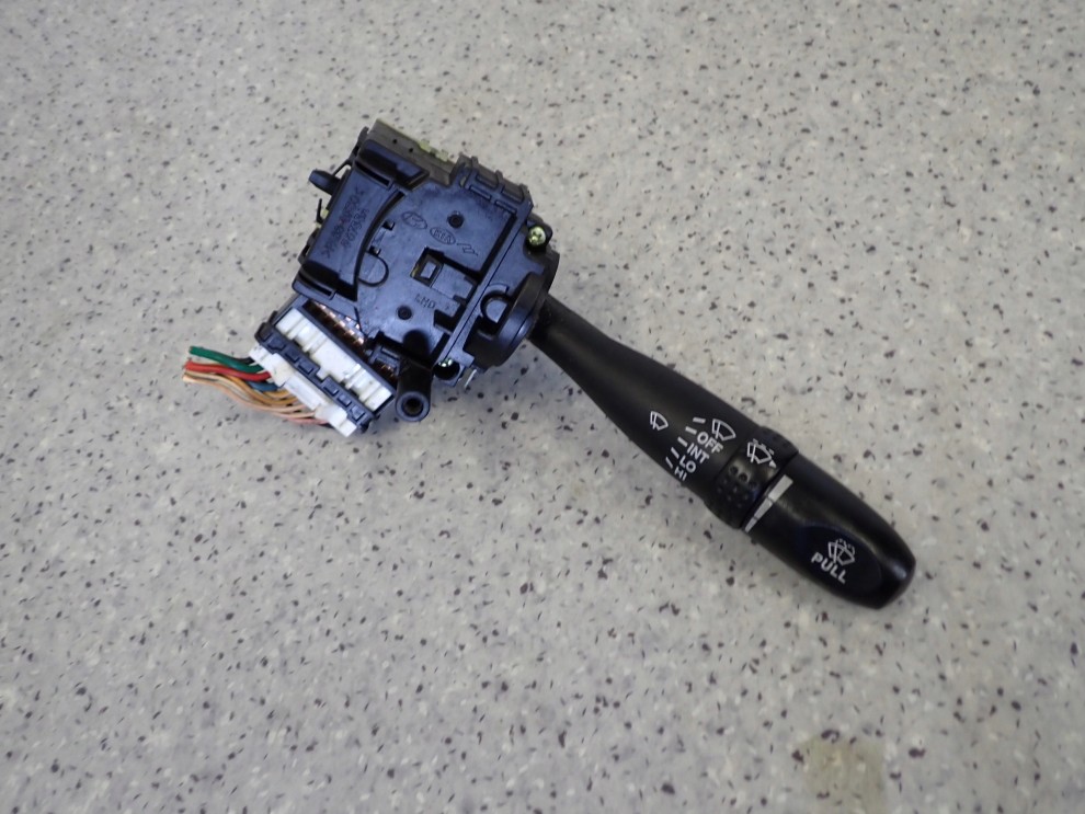 KIA PICANTO 07-11 PRZEŁĄCZNIK WYCIERACZEK 3/8