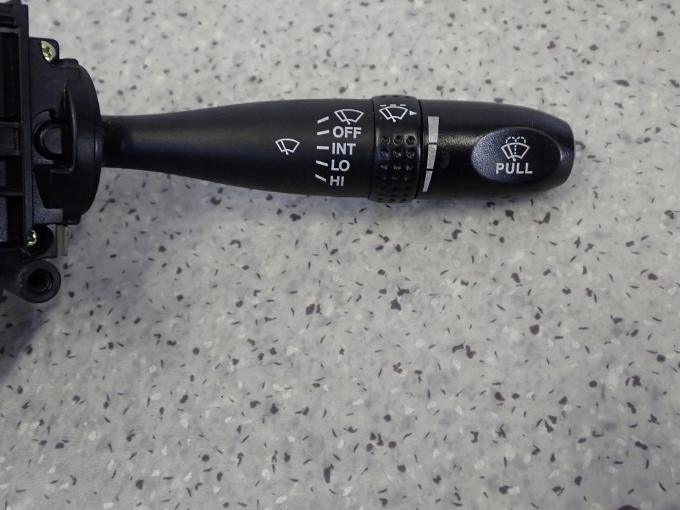 KIA PICANTO 07-11 PRZEŁĄCZNIK WYCIERACZEK 7/8