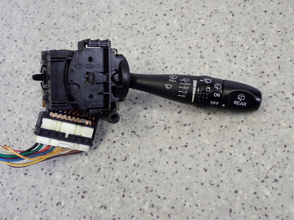 KIA PICANTO 07-11 PRZEŁĄCZNIK WYCIERACZEK 3/7