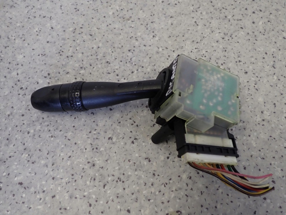 KIA PICANTO 07-11 PRZEŁĄCZNIK WYCIERACZEK 6/7