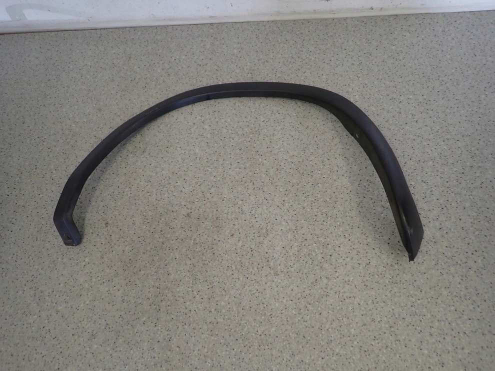 SUZUKI IGNIS 00-03 LISTWA BŁOTNIKA TYLNA LEWA 1/13