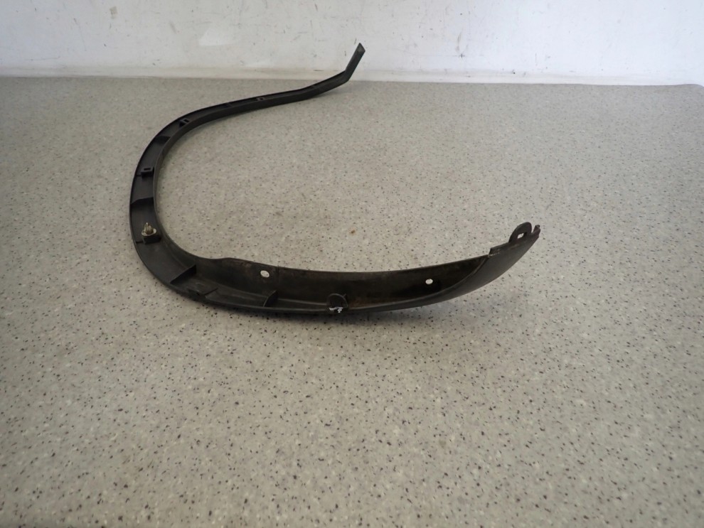 SUZUKI IGNIS 00-03 LISTWA BŁOTNIKA TYLNA LEWA 10/13