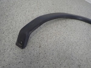 SUZUKI IGNIS 00-03 LISTWA BŁOTNIKA TYLNA LEWA 3/13 MINIATURA