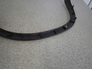 SUZUKI IGNIS 00-03 LISTWA BŁOTNIKA TYLNA LEWA 12/13 MINIATURA