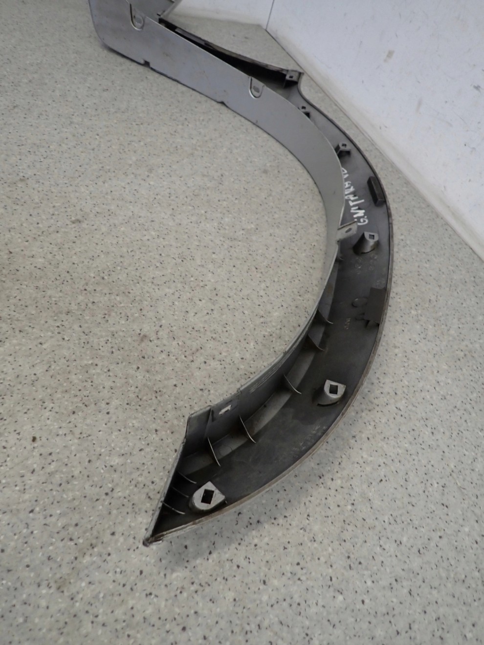 SUZUKI GRAND VITARA 99- LISTWA BŁOTNIKA LEWA 8/8