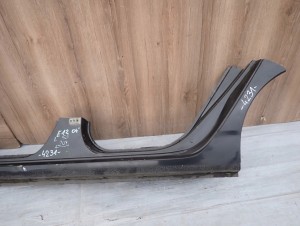 TOYOTA COROLLA E12 HB 02-07 PRÓG LEWY 5/11 MINIATURA