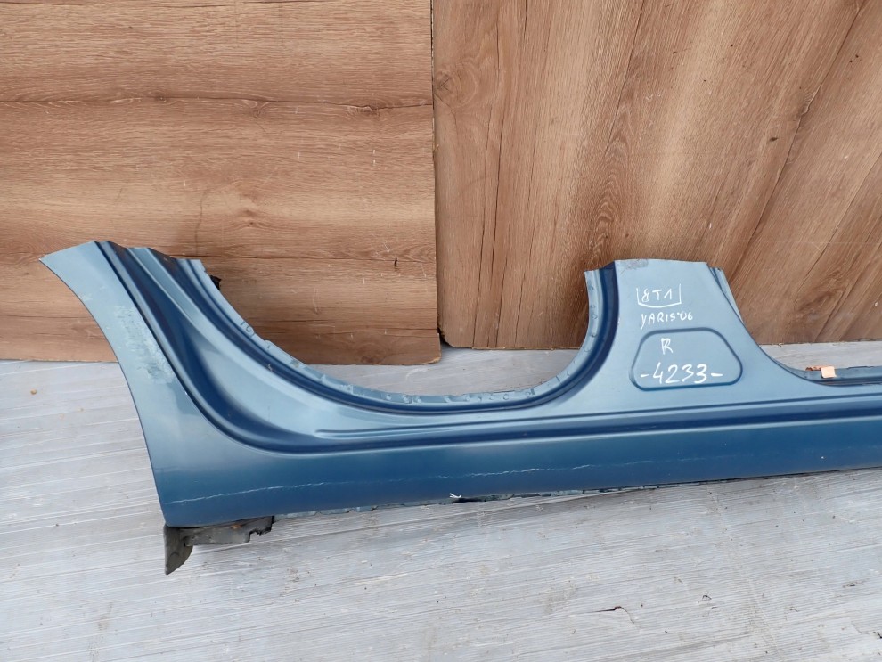 TOYOTA YARIS II 06-11 PRÓG PRAWY 8T1 6/12