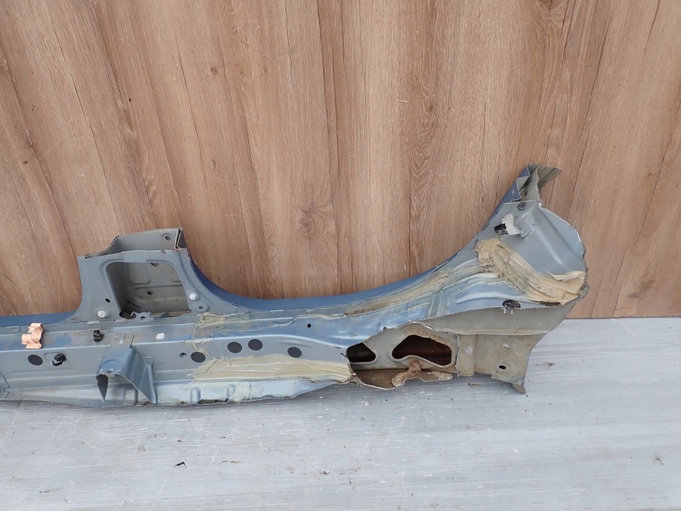 TOYOTA YARIS II 06-11 PRÓG PRAWY 8T1 10/12