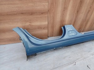 TOYOTA YARIS II 06-11 PRÓG PRAWY 8T1 2/12 MINIATURA