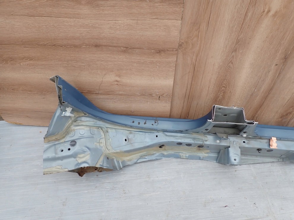 TOYOTA YARIS II 06-11 PRÓG LEWY 8T1 11/11