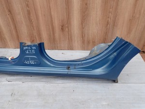 TOYOTA YARIS II 06-11 PRÓG LEWY 8T1 4/11 MINIATURA