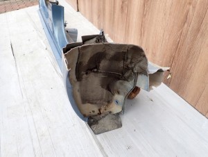 TOYOTA YARIS II 06-11 PRÓG LEWY 8T1 6/11 MINIATURA