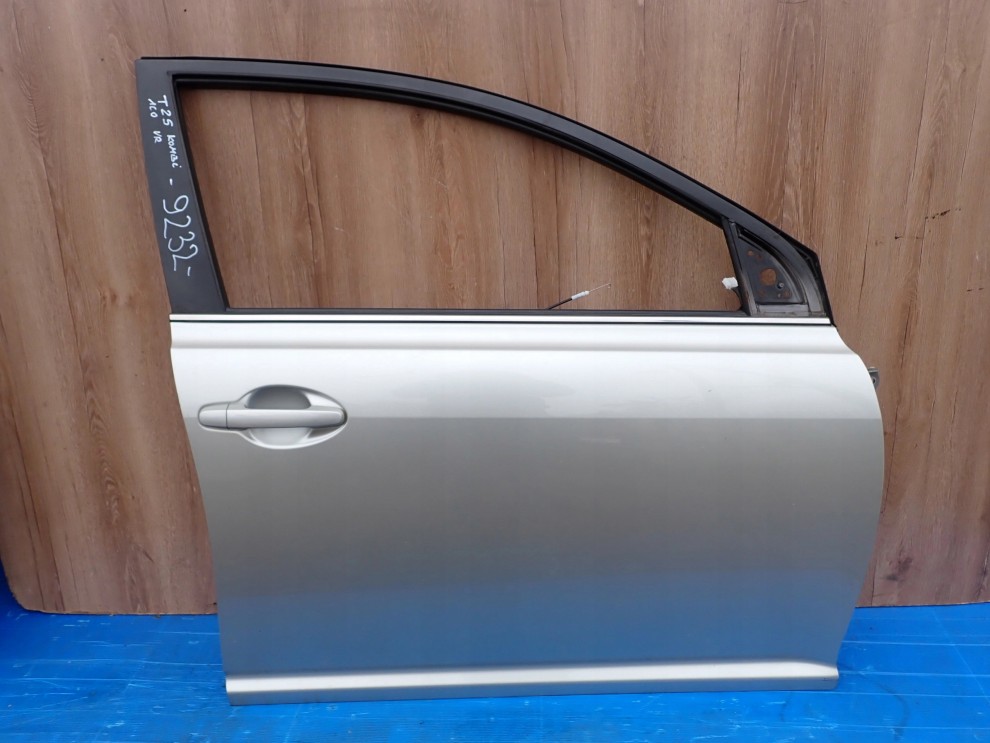 TOYOTA AVENSIS T25 02- DRZWI PRZEDNIE PRAWE 1C0 1/15