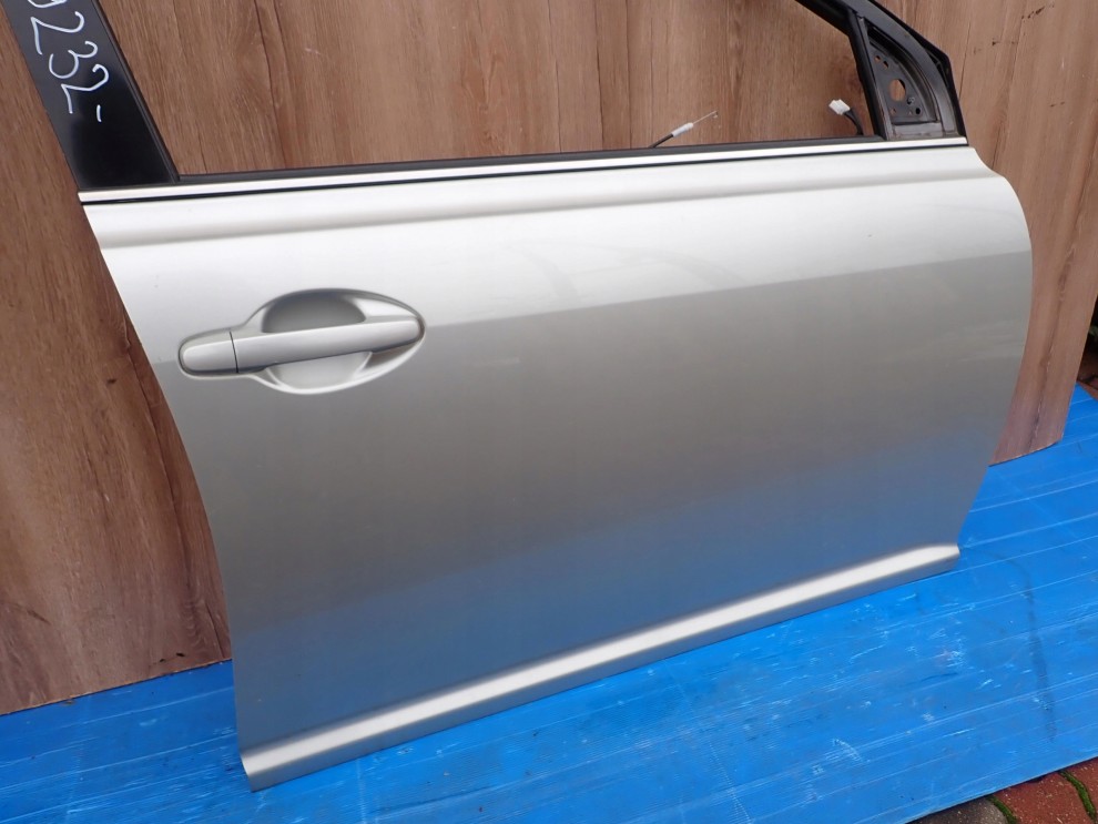 TOYOTA AVENSIS T25 02- DRZWI PRZEDNIE PRAWE 1C0 3/15