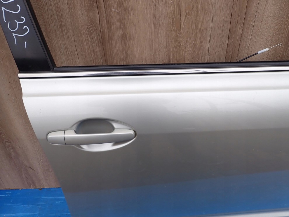 TOYOTA AVENSIS T25 02- DRZWI PRZEDNIE PRAWE 1C0 6/15