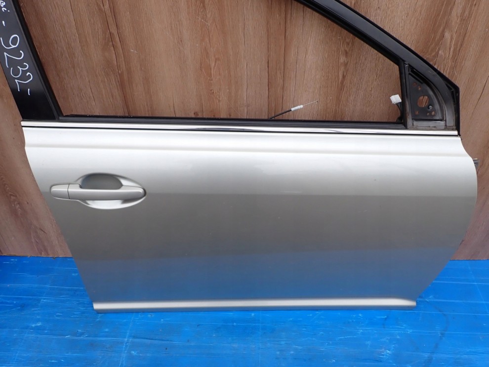 TOYOTA AVENSIS T25 02- DRZWI PRZEDNIE PRAWE 1C0 10/15