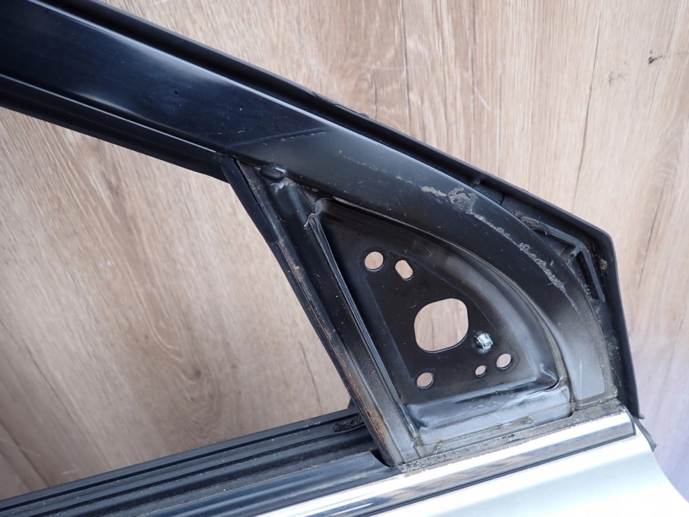 TOYOTA AVENSIS T25 02- DRZWI PRZEDNIE PRAWE 1C0 13/15