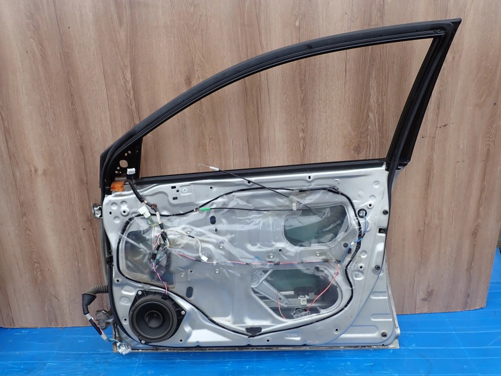 TOYOTA AVENSIS T25 02- DRZWI PRZEDNIE PRAWE 1C0 14/15