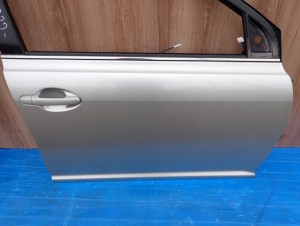 TOYOTA AVENSIS T25 02- DRZWI PRZEDNIE PRAWE 1C0 2/15 MINIATURA