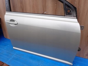 TOYOTA AVENSIS T25 02- DRZWI PRZEDNIE PRAWE 1C0 4/15 MINIATURA