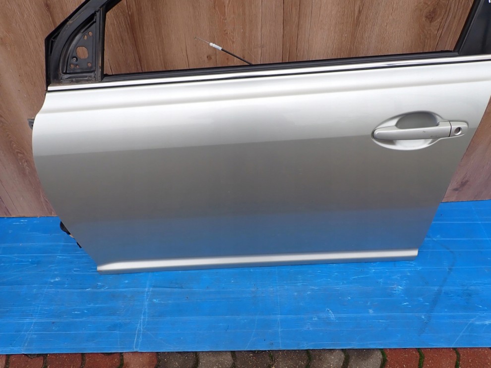 TOYOTA AVENSIS T25 02- DRZWI PRZEDNIE LEWE 1C0 2/15