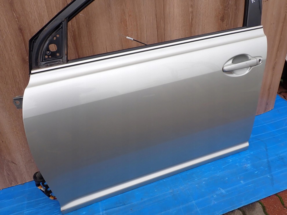 TOYOTA AVENSIS T25 02- DRZWI PRZEDNIE LEWE 1C0 3/15