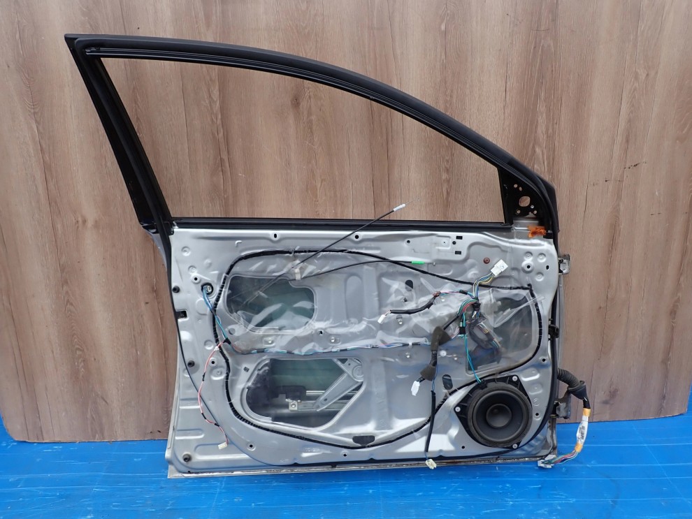 TOYOTA AVENSIS T25 02- DRZWI PRZEDNIE LEWE 1C0 13/15