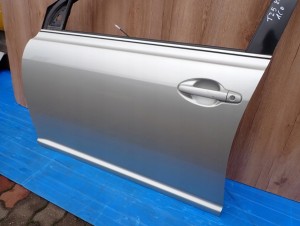 TOYOTA AVENSIS T25 02- DRZWI PRZEDNIE LEWE 1C0 4/15 MINIATURA