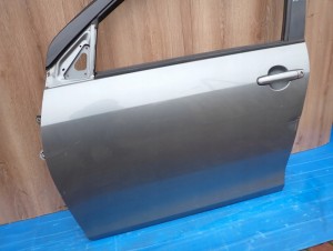 SUZUKI SWIFT MK7 5d 10-16 DRZWI PRZEDNIE LEWE ZCD 4/13 MINIATURA