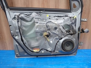 SUZUKI SWIFT MK7 5d 10-16 DRZWI PRZEDNIE LEWE ZCD 13/13 MINIATURA