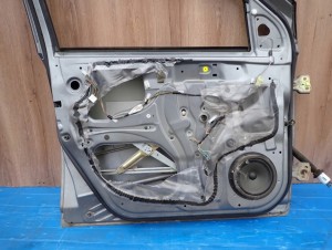 SUZUKI SWIFT 5d MK6 04-09 DRZWI PRZEDNIE LEWE ZCD 11/11 MINIATURA