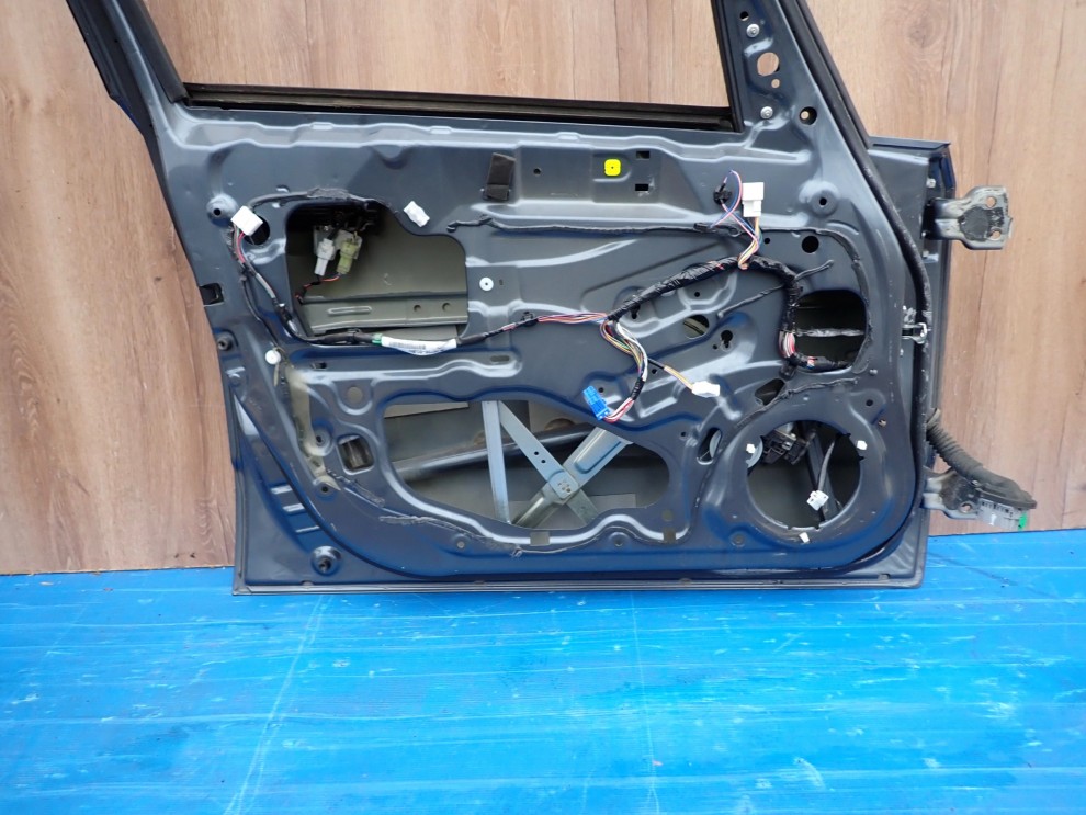 SUZUKI SX4 06-12 DRZWI PRZEDNIE LEWE ZY4 10/10