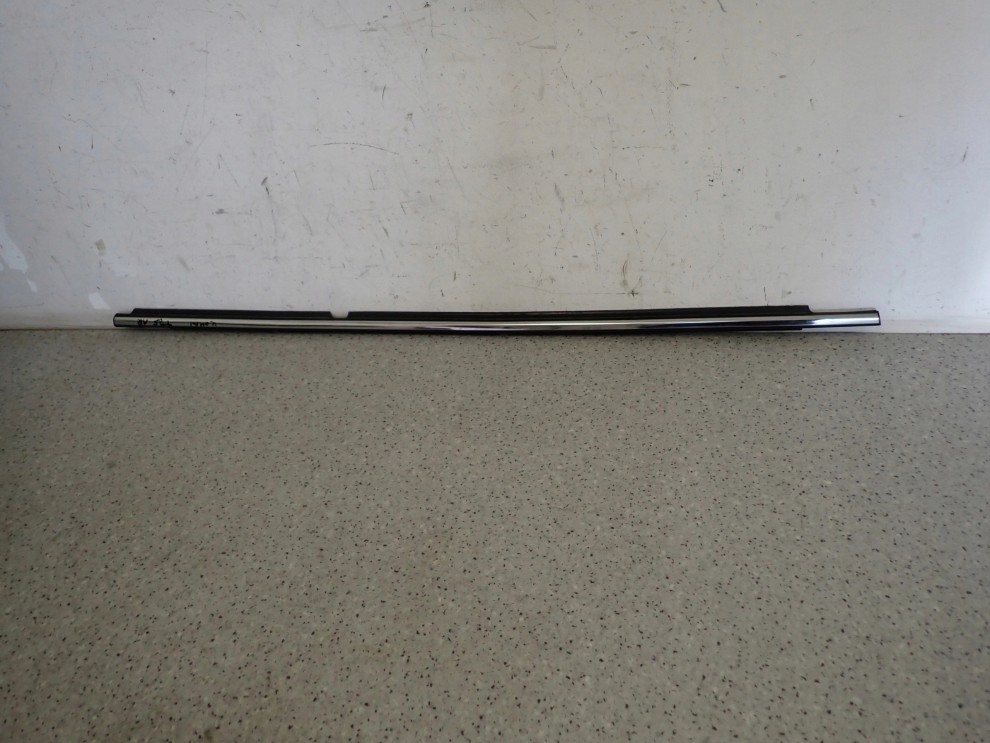 TOYOTA AVENSIS T25 03- LISTWA DRZWI ZGARNIAJĄCA TYŁ PRAWA CHROM PARAPET 1/8