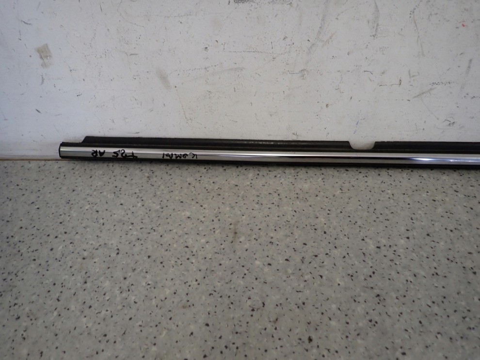 TOYOTA AVENSIS T25 03- LISTWA DRZWI ZGARNIAJĄCA TYŁ PRAWA CHROM PARAPET 3/8
